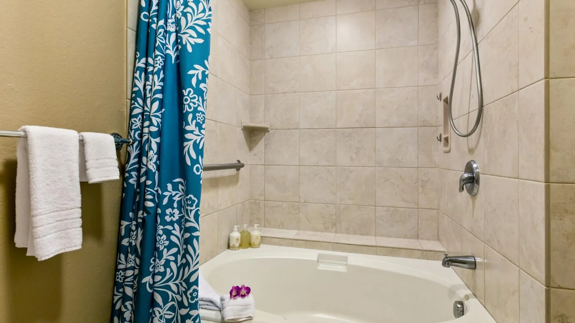 Prime Oceanfront Condo Near Shipwreck Beach - Alekona Kauai Koloa 0*,  United States